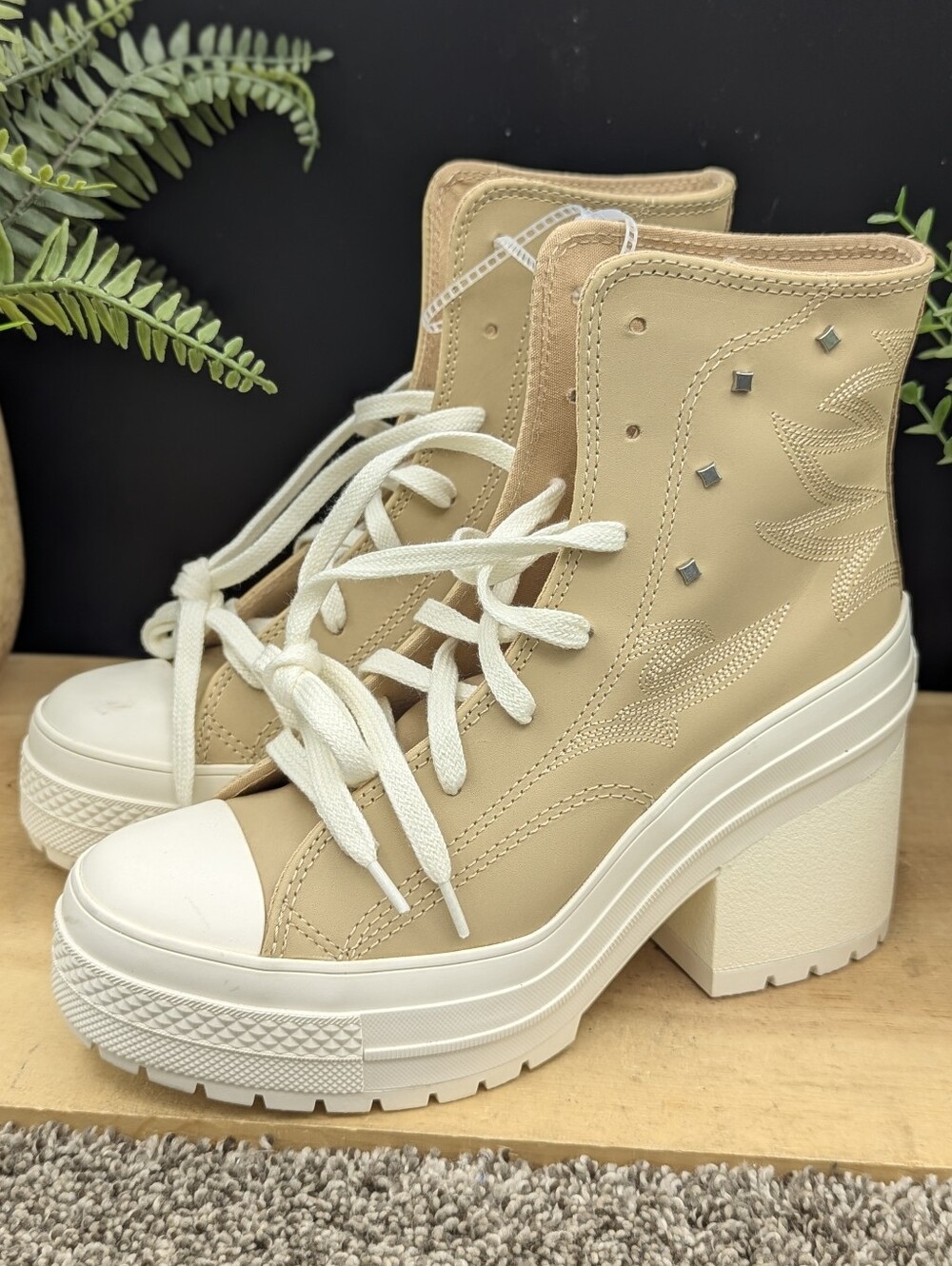 Chuck 70 Women's Size 7.5 De Luxe Heel Platform Weatherized Leather